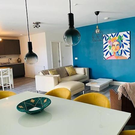 Stunning Huge Openplan 2Bed Flat Apartment Woking Exterior photo