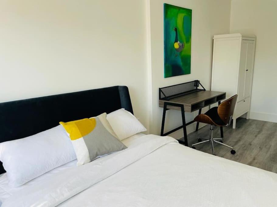 Stunning Huge Openplan 2Bed Flat Apartment Woking Exterior photo