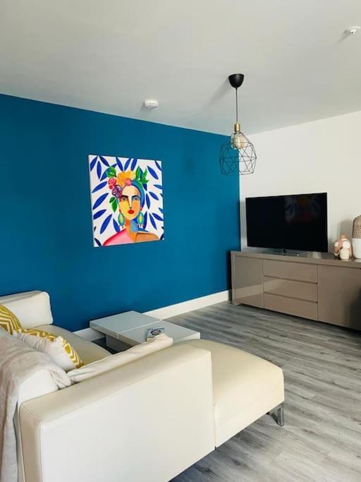 Stunning Huge Openplan 2Bed Flat Apartment Woking Exterior photo