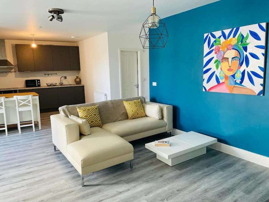 Stunning Huge Openplan 2Bed Flat Apartment Woking Exterior photo