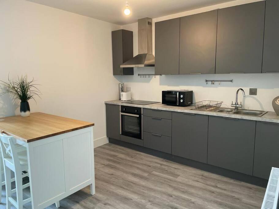 Stunning Huge Openplan 2Bed Flat Apartment Woking Exterior photo