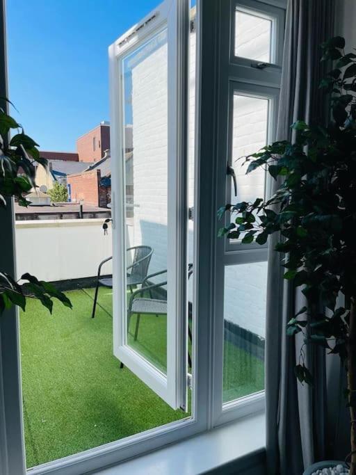 Stunning Huge Openplan 2Bed Flat Apartment Woking Exterior photo