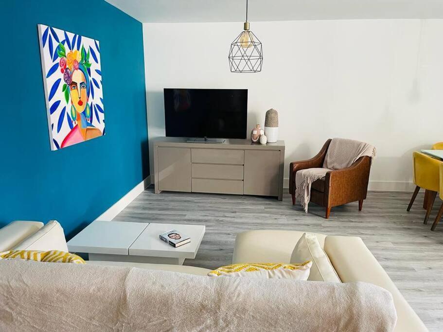 Stunning Huge Openplan 2Bed Flat Apartment Woking Exterior photo
