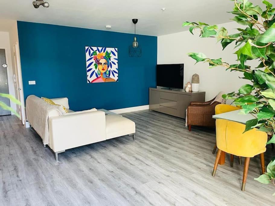 Stunning Huge Openplan 2Bed Flat Apartment Woking Exterior photo