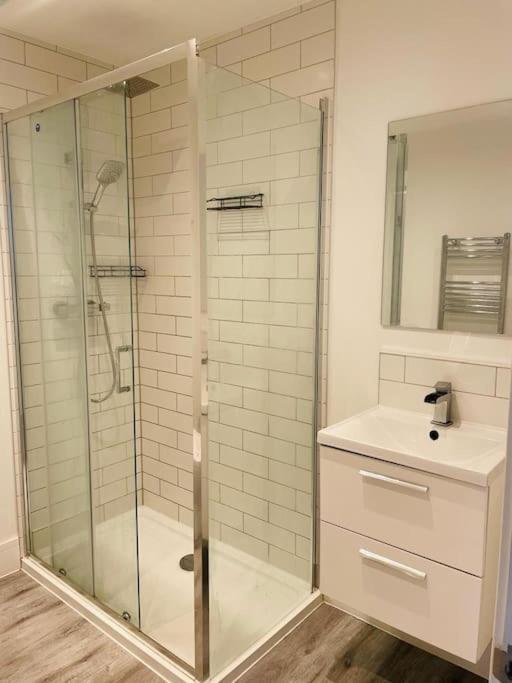 Stunning Huge Openplan 2Bed Flat Apartment Woking Exterior photo