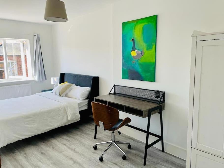Stunning Huge Openplan 2Bed Flat Apartment Woking Exterior photo
