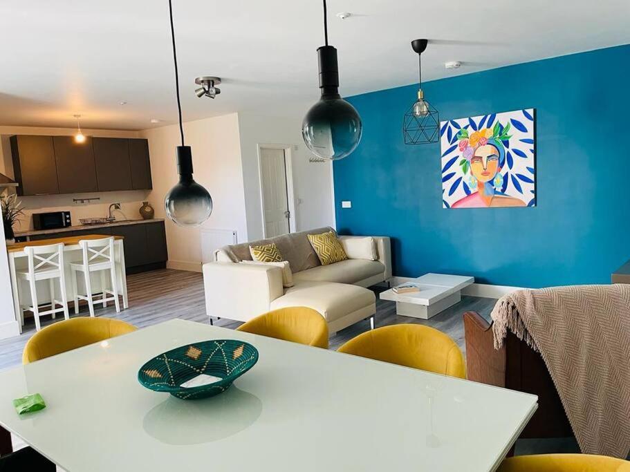 Stunning Huge Openplan 2Bed Flat Apartment Woking Exterior photo