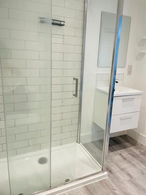 Stunning Huge Openplan 2Bed Flat Apartment Woking Exterior photo